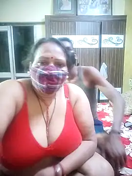 LoveOnStream: διαδικτυακό σόου στην κάμερα