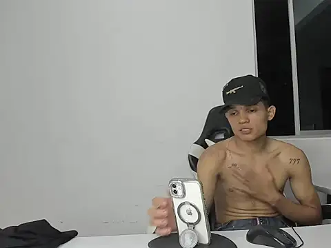 EL_VENEZOLANO_22CM Adlı Modelin Canlı XXX Sohbeti