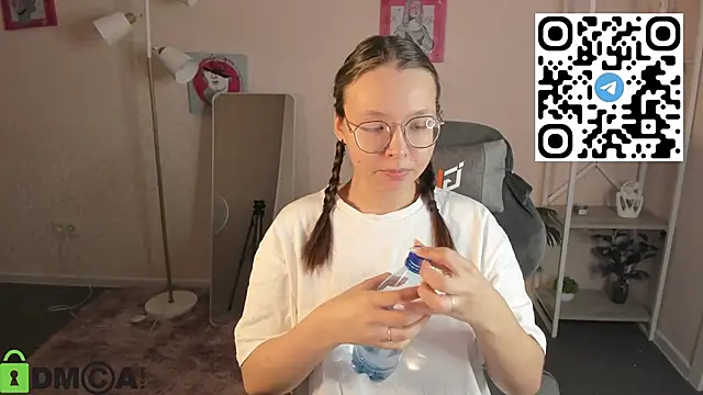 Nuura_Moore live XXX chat