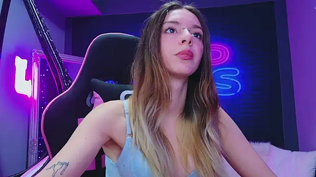 CoraVex's Live XXX Chat