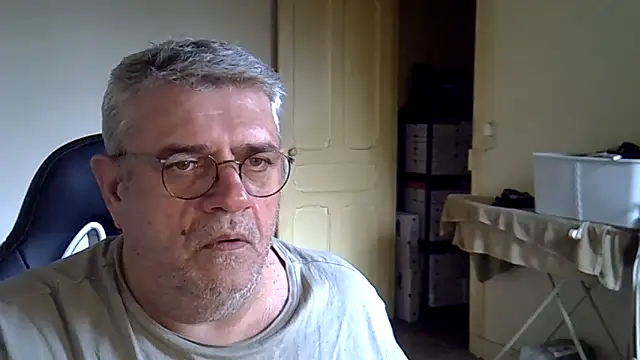 Show modela _hippo_ na web-kameri