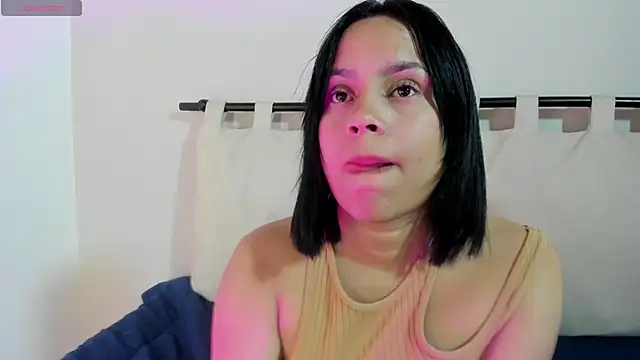 sophie_blake__ Adlı Modelin Canlı XXX Sohbeti