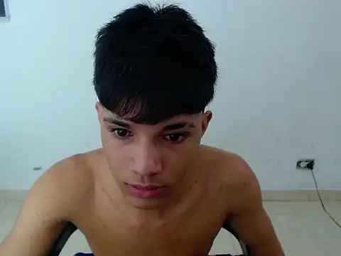 Webkamerová show twink_straight_