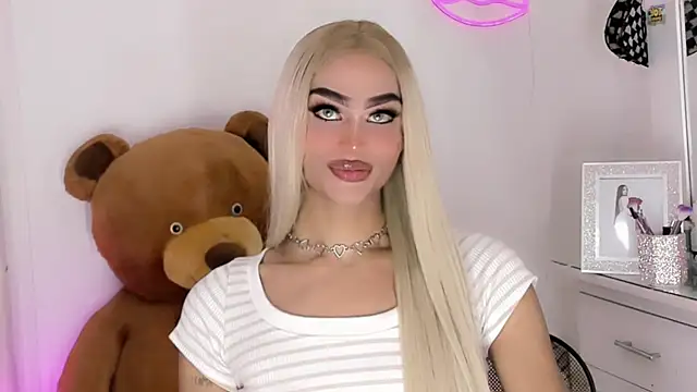 Pokazy przed kamerką – amal_baddell