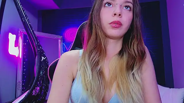 CoraVex Adlı Modelin Canlı XXX Sohbeti