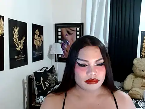 TSbrianaHugeCockのウェブカメラショー