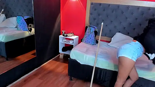 โชว์เว็บแคมของ YayaHilton