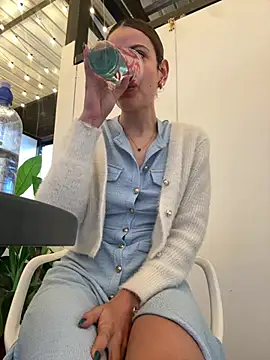 alana15 网络视讯表演