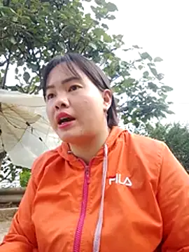 emilyzzのライブXXXチャット