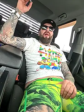 Beardedtattood 网络视讯表演