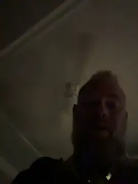 Muscledick40: διαδικτυακό σόου στην κάμερα