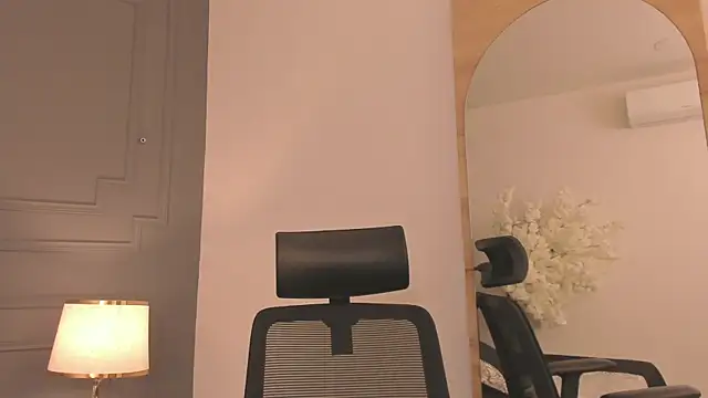 Chat +18 de KiimCollins ao vivo