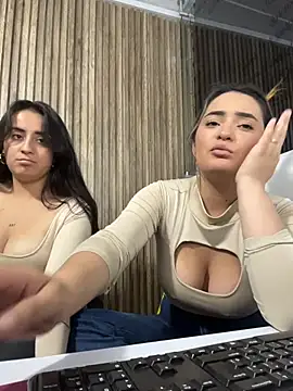 Antonella_Julieta 웹캠 쇼