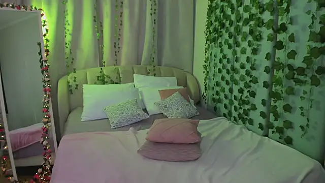 Love_is_Lola Chat XXX live