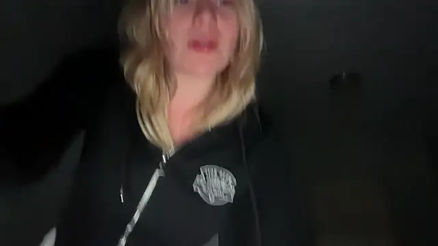 blondebunny999_999's Webcam Show