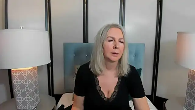 EricaTopのライブXXXチャット