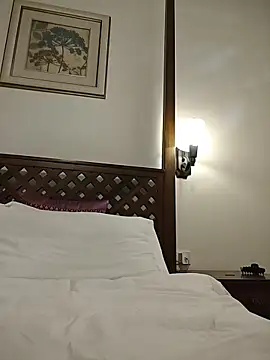 NakedMILFx – webcam-show