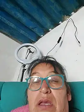 clarita_01 Show in webcam