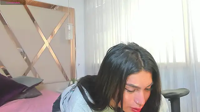 MeelFox: διαδικτυακό σόου στην κάμερα