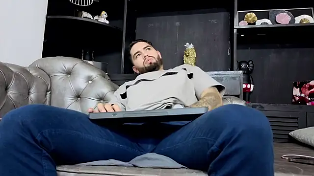 Pokazy przed kamerką – matteosantos