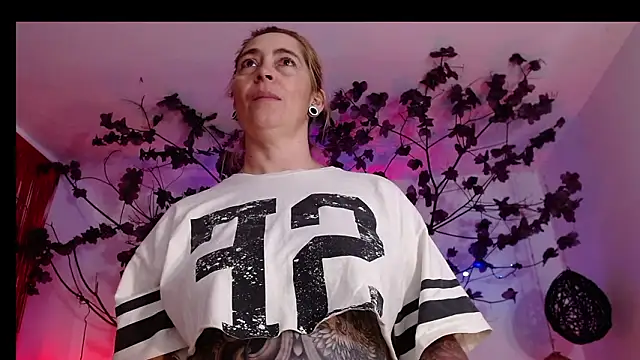 Chat +18 de Sara_Valkyri ao vivo