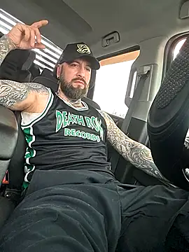 Beardedtattood élő XXX-chatje