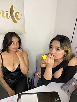 Antonella_Julieta webcam show