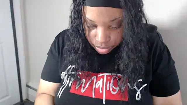 Pokazy przed kamerką – Sexymona1218