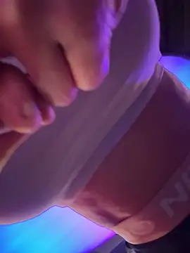 F3ckd0lllucyのライブXXXチャット