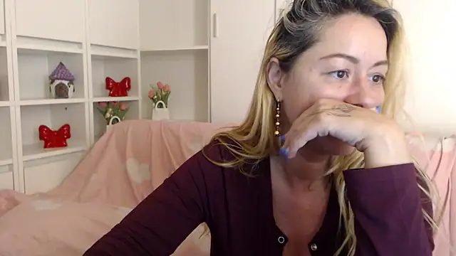 _karolynesyera_ Live XXX Chat