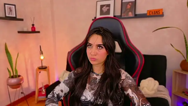 Онлайн чат XXX EmmyEvans1