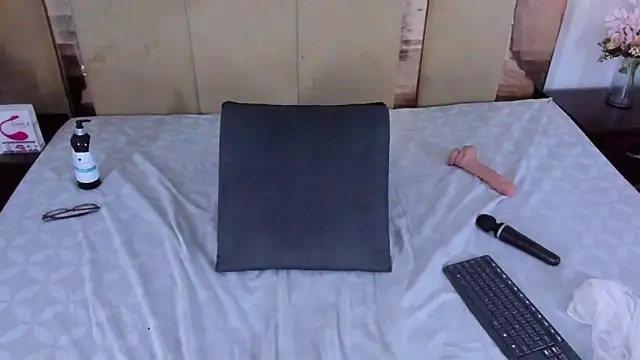 LizBrook Pertunjukan Webcam