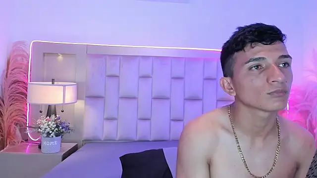 Nikoll_and_Ryann Webbikameraesitys