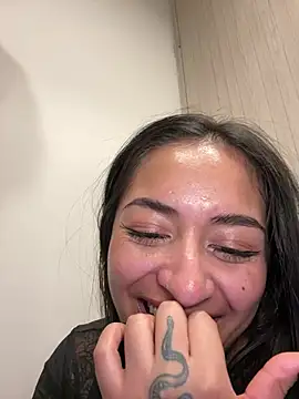 Rae_Lil_White: διαδικτυακό σόου στην κάμερα