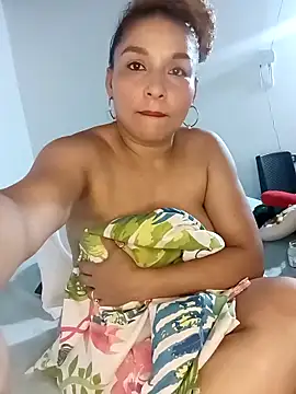 Chatroom XXX en direct de Kheisha_grein