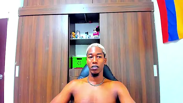 Dreamastercum_: διαδικτυακό σόου στην κάμερα