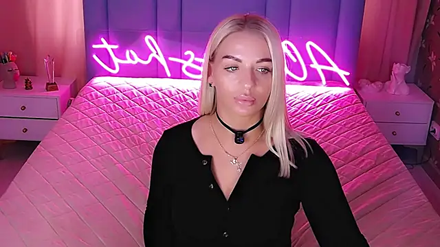 Show modela AllwaysHotJ na web-kameri