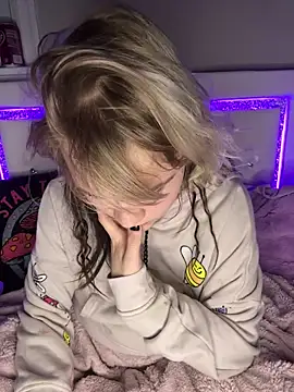 Cutiepiespanks: διαδικτυακό σόου στην κάμερα