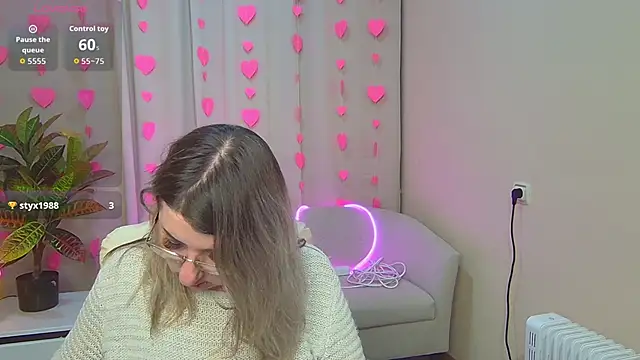 Chatroom XXX en direct de KKMimiKK