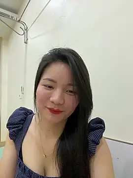 Bee_Yellow00 élő XXX-chatje