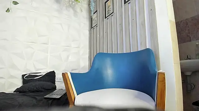 Pertunjukan Kamera Web LeonidasKaiser