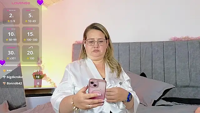 Chat +18 de CurvyRosse_ ao vivo