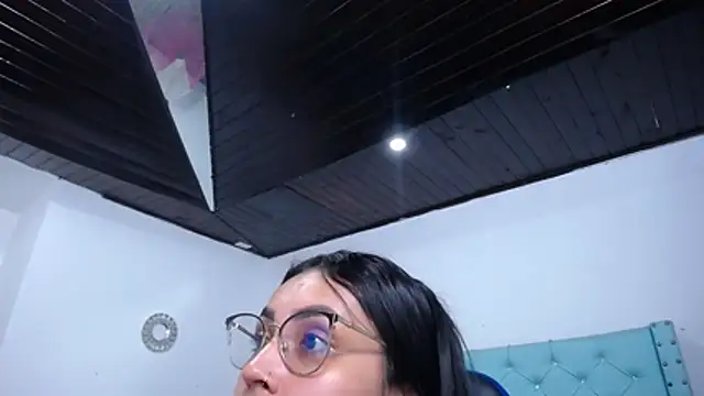 kathe-mills235 Adlı Modelin Canlı XXX Sohbeti