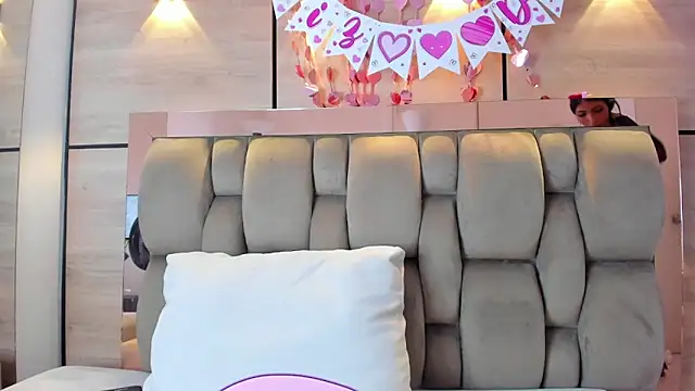 karol_lewiss' Live XXX Chat