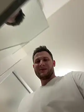 XXX chat uživo modela LubasOriginMen