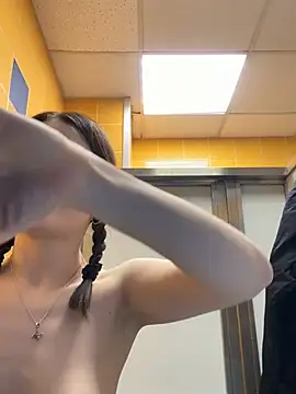 Chatroom XXX en direct de Mia_Mia_M