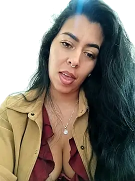 Luianna Adlı Modelin Canlı XXX Sohbeti