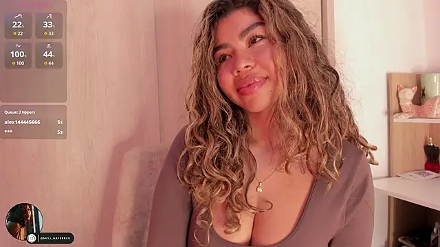 Chat +18 de Melina_Ferrer1 ao vivo