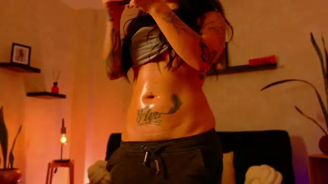 EmmyEvans1's Live XXX Chat