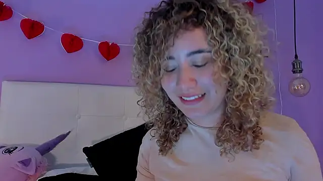 Chatroom XXX en direct de Charlotte11-11